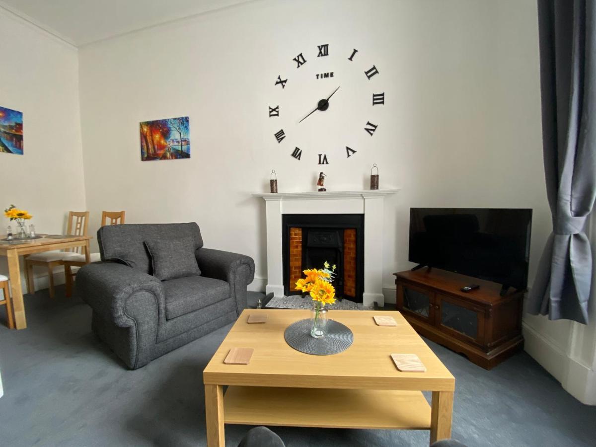 Impeccable 1-Bed Apartment Perth A Home From Home Екстериор снимка
