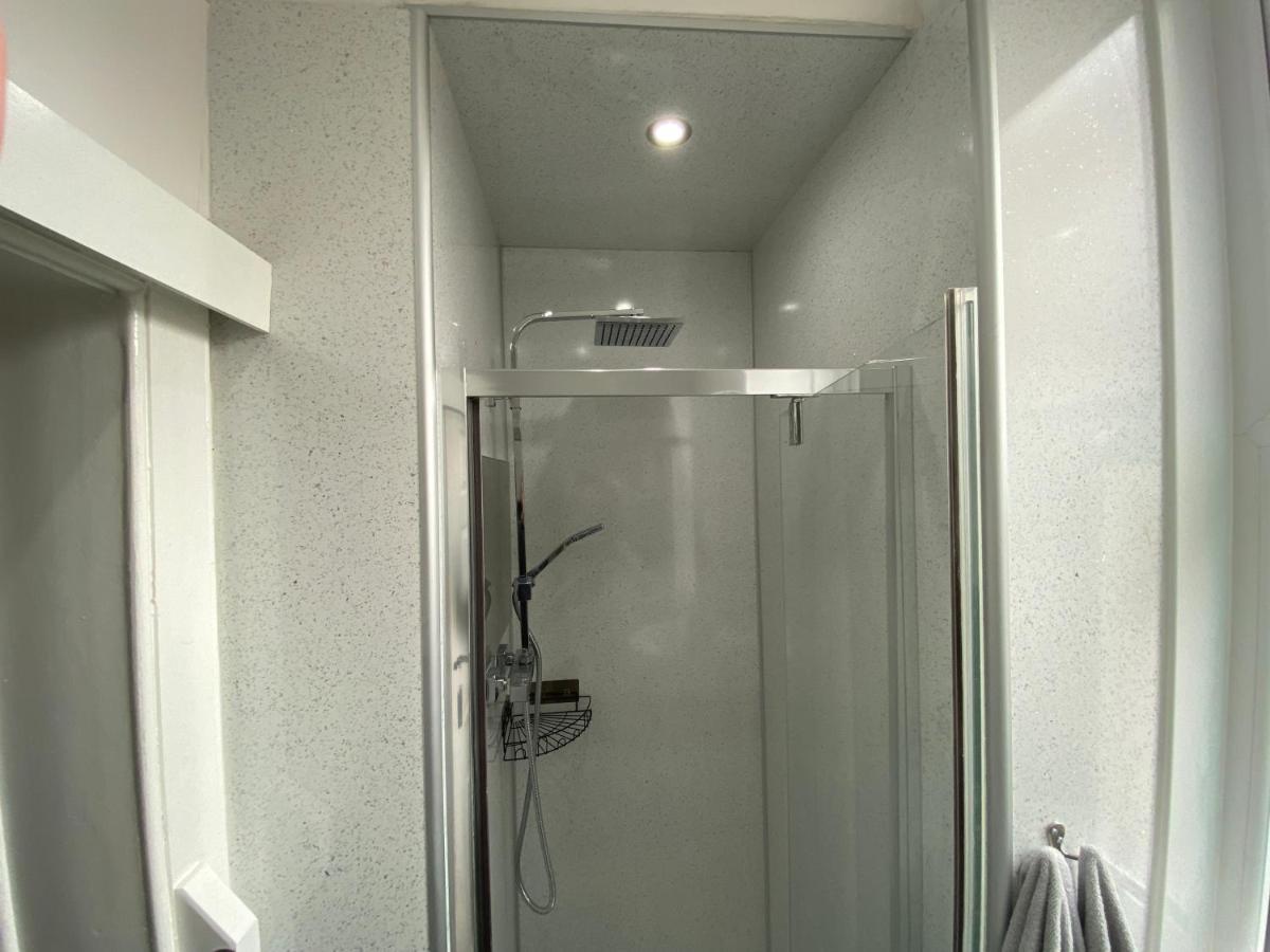 Impeccable 1-Bed Apartment Perth A Home From Home Екстериор снимка