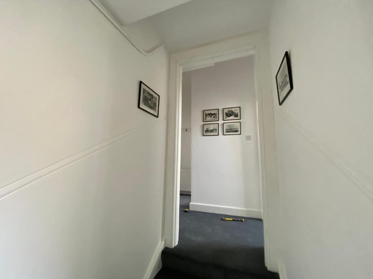 Impeccable 1-Bed Apartment Perth A Home From Home Екстериор снимка
