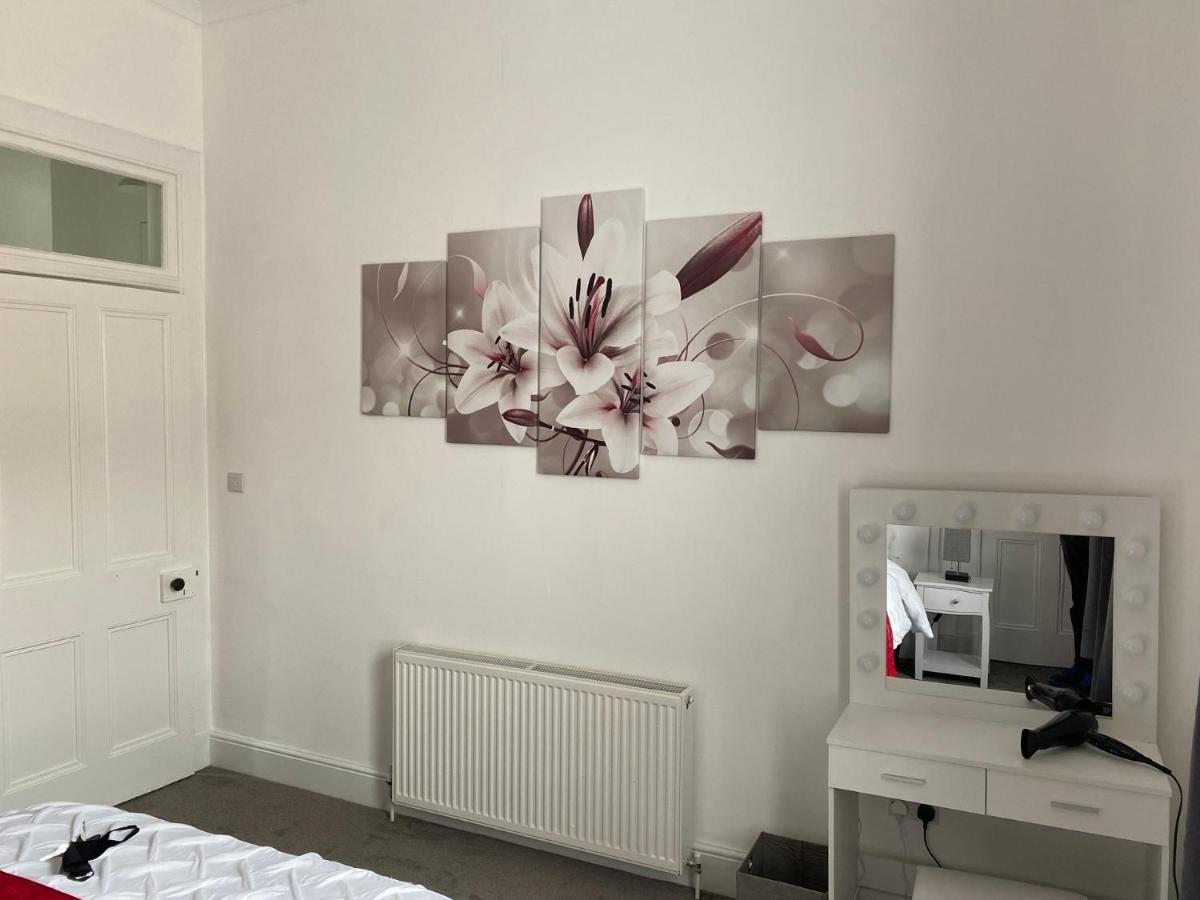 Impeccable 1-Bed Apartment Perth A Home From Home Екстериор снимка