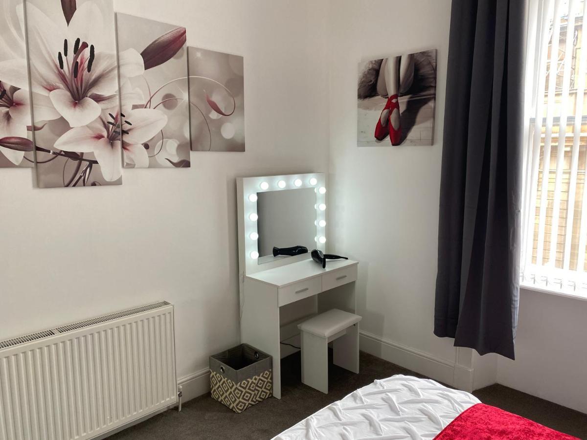 Impeccable 1-Bed Apartment Perth A Home From Home Екстериор снимка
