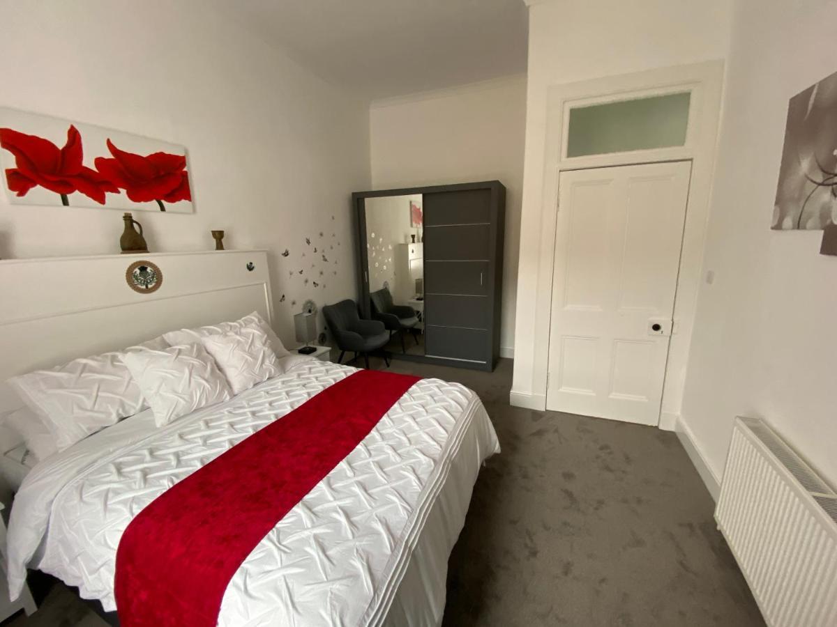 Impeccable 1-Bed Apartment Perth A Home From Home Екстериор снимка
