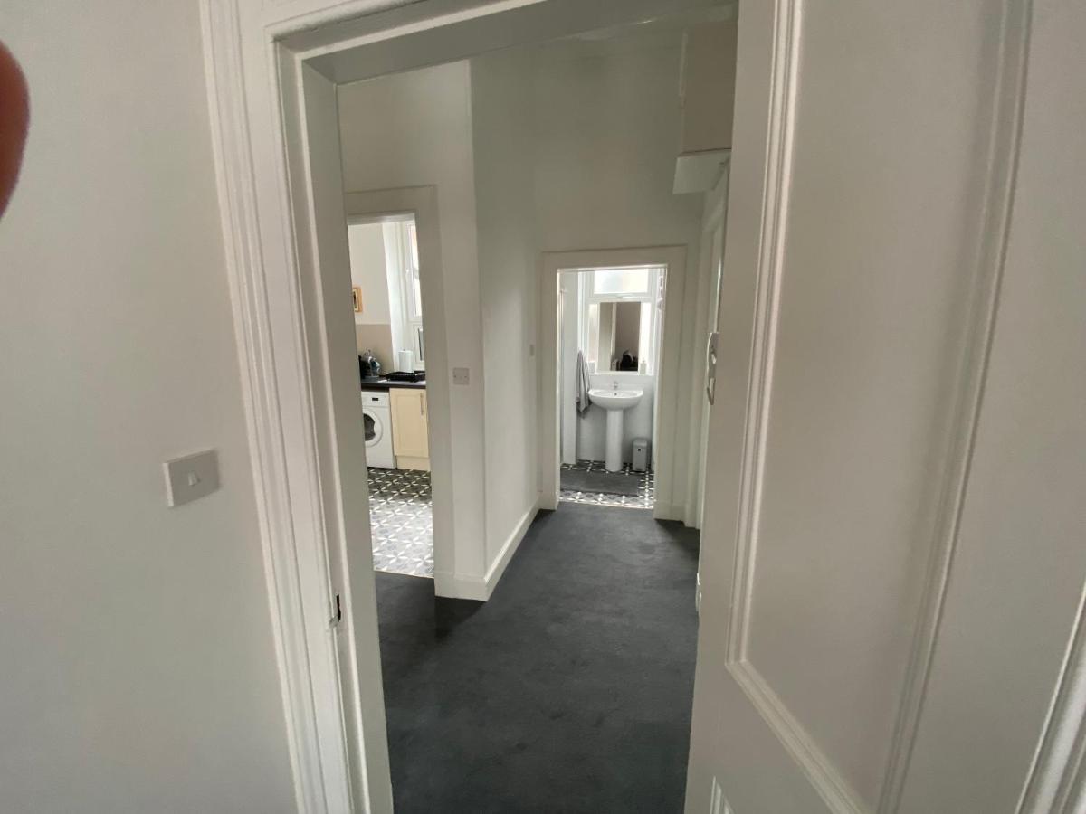 Impeccable 1-Bed Apartment Perth A Home From Home Екстериор снимка